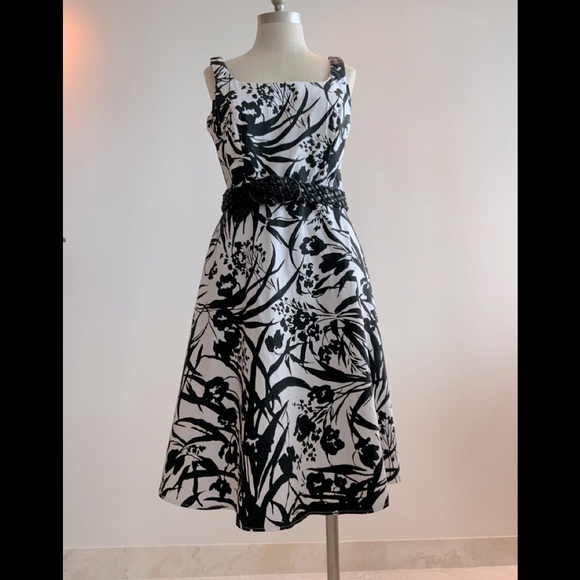 Flirty Summer Beakin Loose White/Back SZ 11/12 Dress - Picture 2 of 4